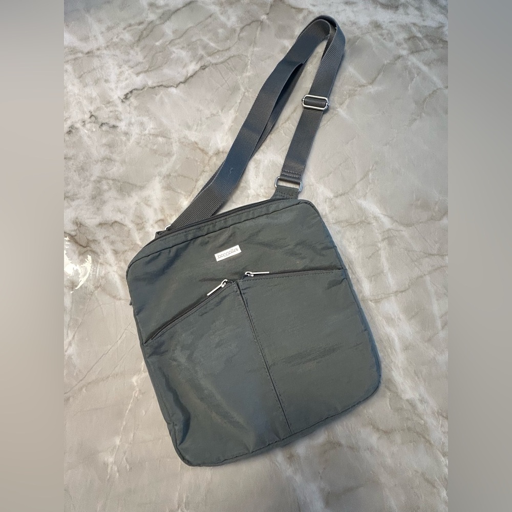 Baggallini Stylish Gray Crossbody Bag